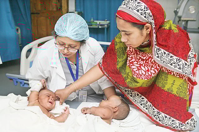 ঢাকা মেডিকেল কলেজ হাসপাতালে এখনো চিকিৎসা চলছে তোফা ও তহুরার