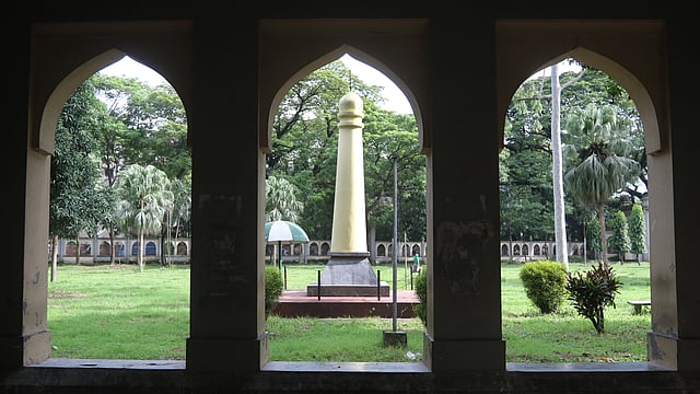 ভবনের স্থাপত্যশৈলী যে কাউকে মুগ্ধ করবে।