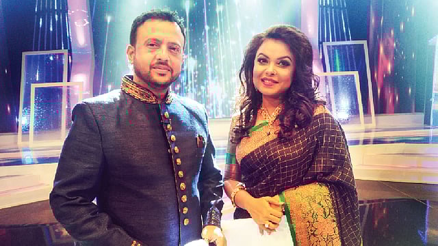 উপস্থাপনা করেছেন চিত্রনায়ক রিয়াজ এবং অভিনেত্রী ও নির্মাতা মেহের আফরোজ শাওন