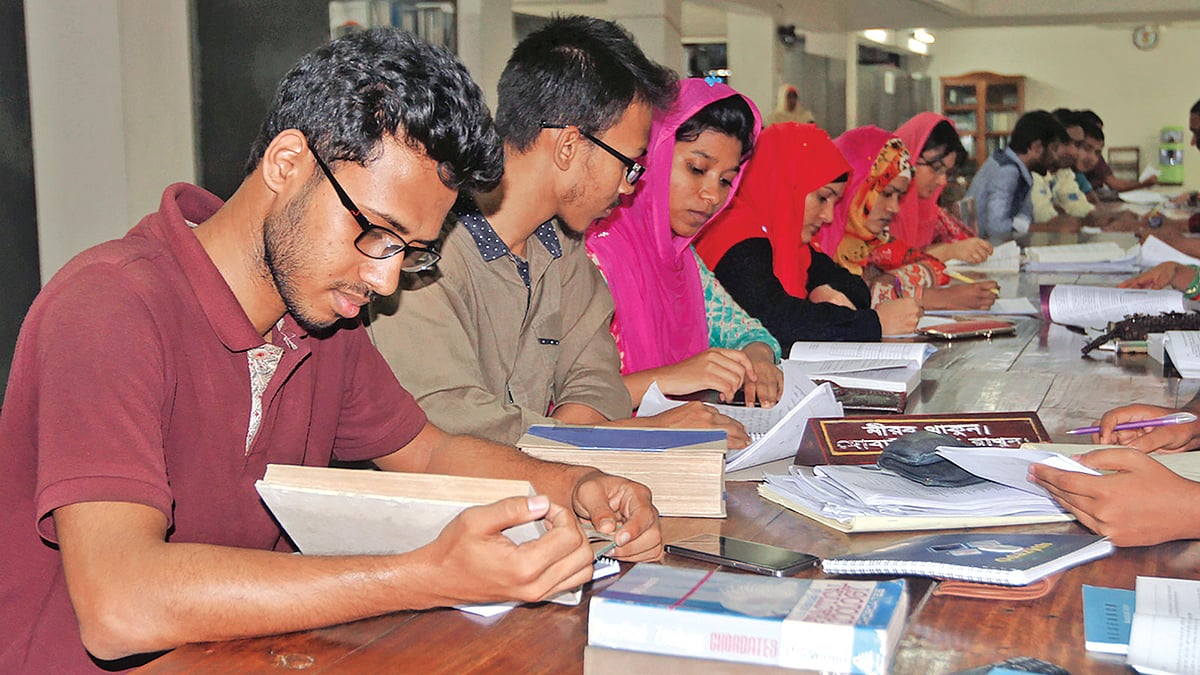 সঠিক কৌশল ও বুদ্ধিমত্তার সঙ্গে পড়াশোনা এগিয়ে নিলে বিজ্ঞান ও প্রযুক্তি অংশে অবশ্যই ভালো করবেন l ছবি: সৌরভ দাস