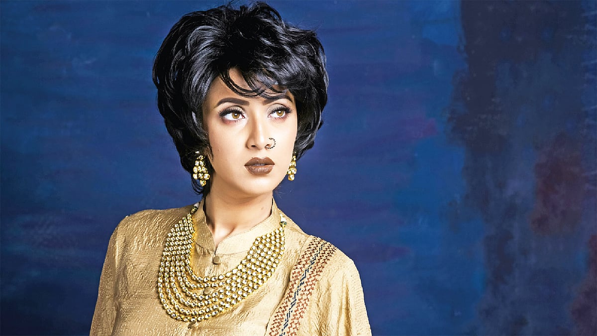 ছোট চুলেও মানিয়ে যায় উৎসবের সাজ। অভিনেত্রী বিদ্যা িসনহা িমমের এ সাজে তা বোঝা যাচ্ছে। সাজ: নুজহাত খান, পোশাক: অরণ্য, গয়না: কনক, ছবি: কবির হোসেন