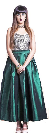 স্কার্ট: আইকনিক ব্রেসলেট: কনক