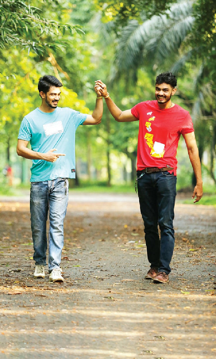 বন্ধুত্বের এই বন্ধন অটুট থাকুক। ছবি: অধুনা