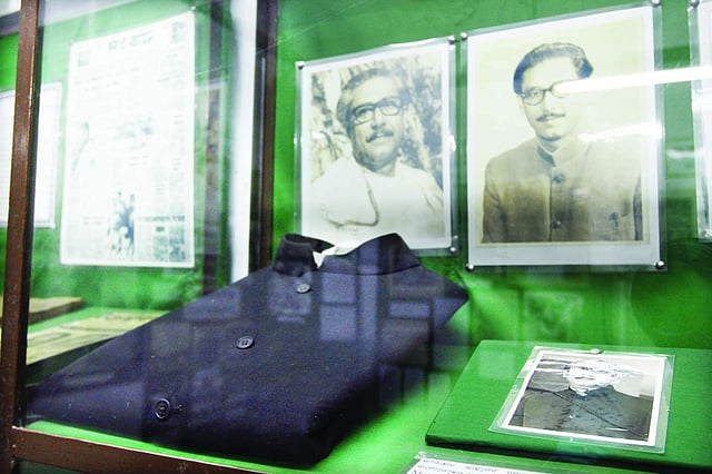 জাতির জনক বঙ্গবন্ধু শেখ মুজিবর রহমানেই ব্যবহৃত কোট
