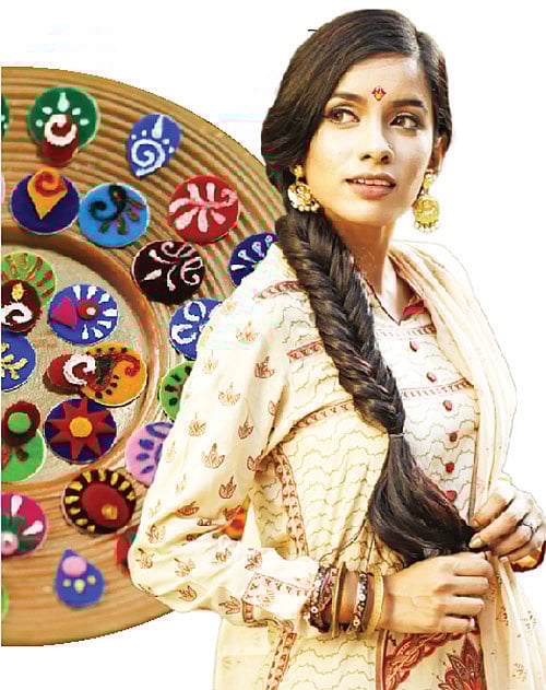 চারকোনা টিপে কলকির নকশা, সালোয়ার-কামিজের সঙ্গে সাজ সম্পূর্ণ পোশাক: কে ক্র্যাফট