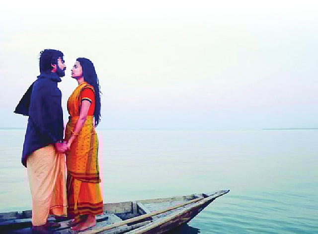 গহীন বালুচর ছবির দৃশ্যে তানভীর ও মুন