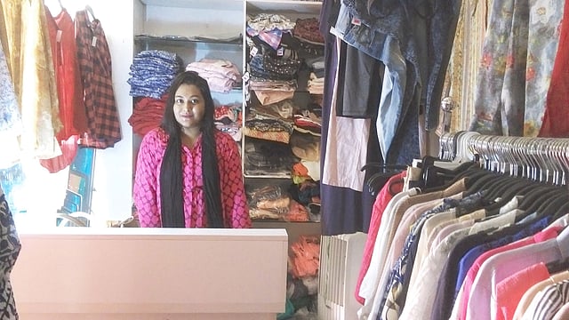 নিজের আউটলেটে তোহফাতুল জান্নাত ঈপ্সা