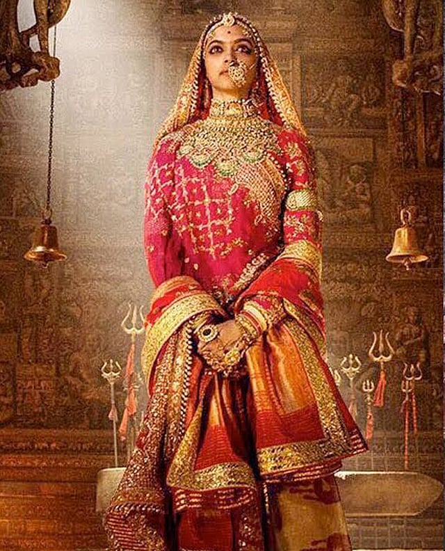 দীপিকার এই লেহেঙ্গার ওজন ৩০ কেজি