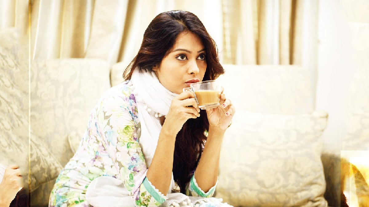 গরম চা পানে গলা ব্যথায় আরাম পাবেন। ছবি: অধুনা