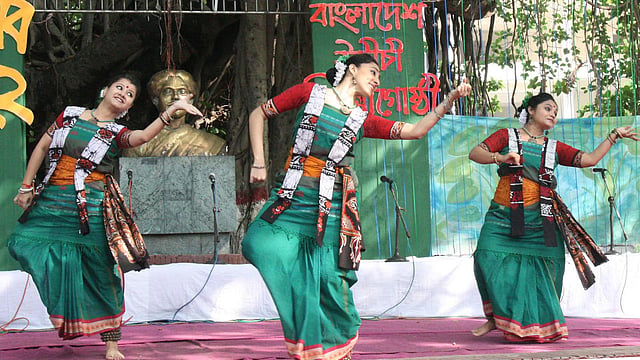 উদীচী একটি সাংস্কৃতিক সংগঠন কেবল নয়, উদীচী একটি আন্দোলন, একটি চেতনার নাম। প্রথম আলো ফাইল ছবি