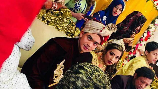 বিয়ের আনুষ্ঠানিকতার মাঝে তাসকিন। ছবি: ফেসবুক থেকে সংগৃহীত