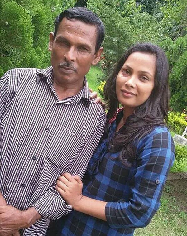 বাবার সঙ্গে বিউটি। ছবি: ফেসবুক থেকে নেওয়া