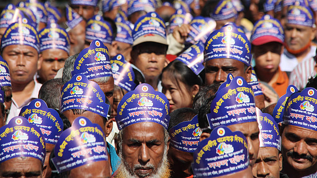 জাতীয় সমবায় দিবস উপলক্ষে বের হওয়া শোভাযাত্রায় সাধারণ মানুষ। শাপলা চত্বর এলাকা, খাগড়াছড়ি, ৪ নভেম্বর। ছবি: নীরব চৌধুরী