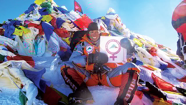 এভারেস্ট-চূড়ায় ওয়াসফিয়া নাজরীন, ২৬ মে ২০১২। ছবি: সংগৃহীত