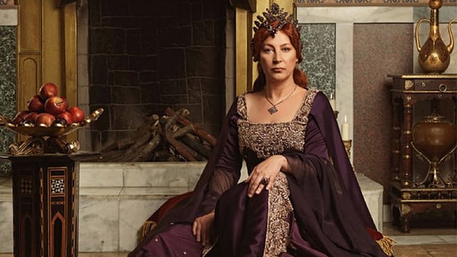 ‘হুররাম সুলতান’ চরিত্রে অভিনয় করেছেন ভাহিদে পারচিন