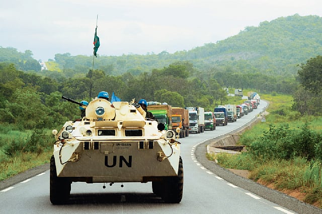 এ মুহূর্তে বিশ্বের ১২টি মিশনে বাংলাদেশের সাড়ে ৭ হাজার শান্তিরক্ষী দায়িত্ব পালন করছেন। ছবি: সংগৃহীত