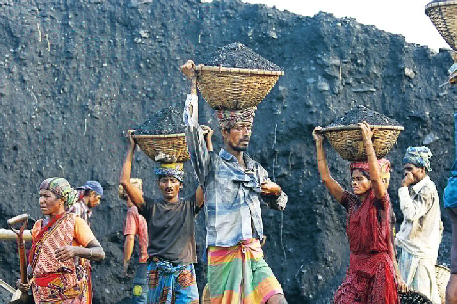 বিশ্বের অর্থনীতি িবষয়ক তাত্ত্বিকদের ভুল প্রমাণ করে গত ৪৬ বছর ধরে অর্থনীতির সব সূচকেই এগিয়ে চলেছে বাংলাদেশ। ছবি: প্রথম আলো