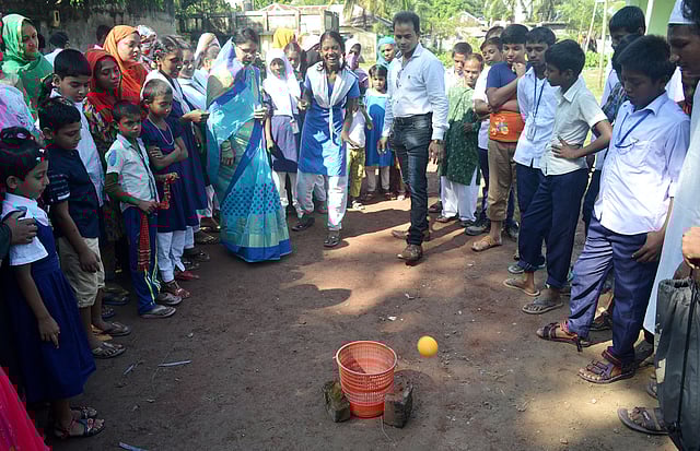 ক্রীড়া প্রতিযোগিতায় অংশ নিয়ে যারপরনাই খুশি এই শিক্ষার্থী। ছবি: হাসান মাহমুদ
