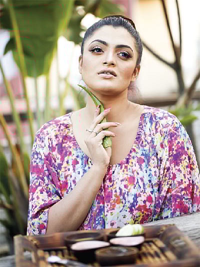 নিয়মিত যত্ন নিলে গলার ত্বকে বলিরেখা পড়বে না মডেল: ফাহিমা মিম, কৃতজ্ঞতা: হারমনি স্পা, ছবি: নকশা