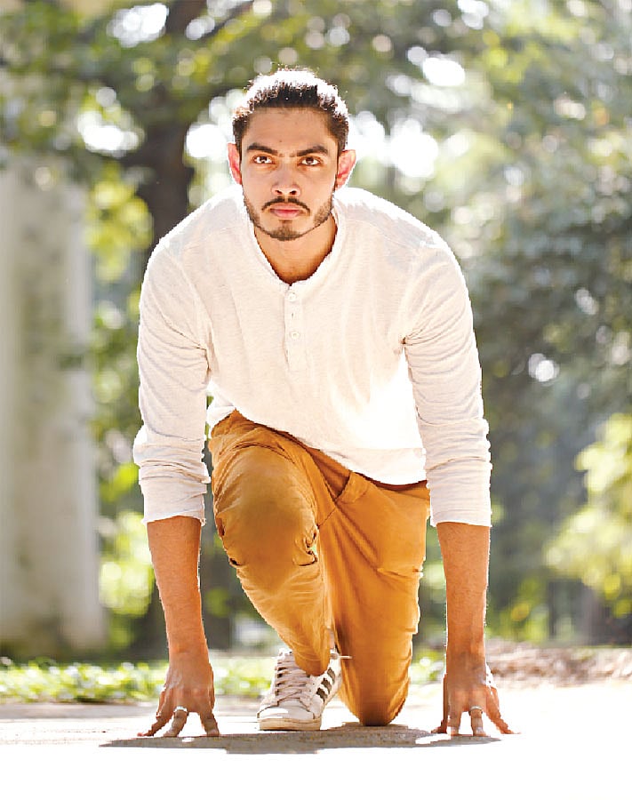 ব্যর্থতার গ্লানি পেছনে ফেলে সামনে তাকাতেই হবে। মডেল: অর্ণব, ছবি: সুমন ইউসুফ