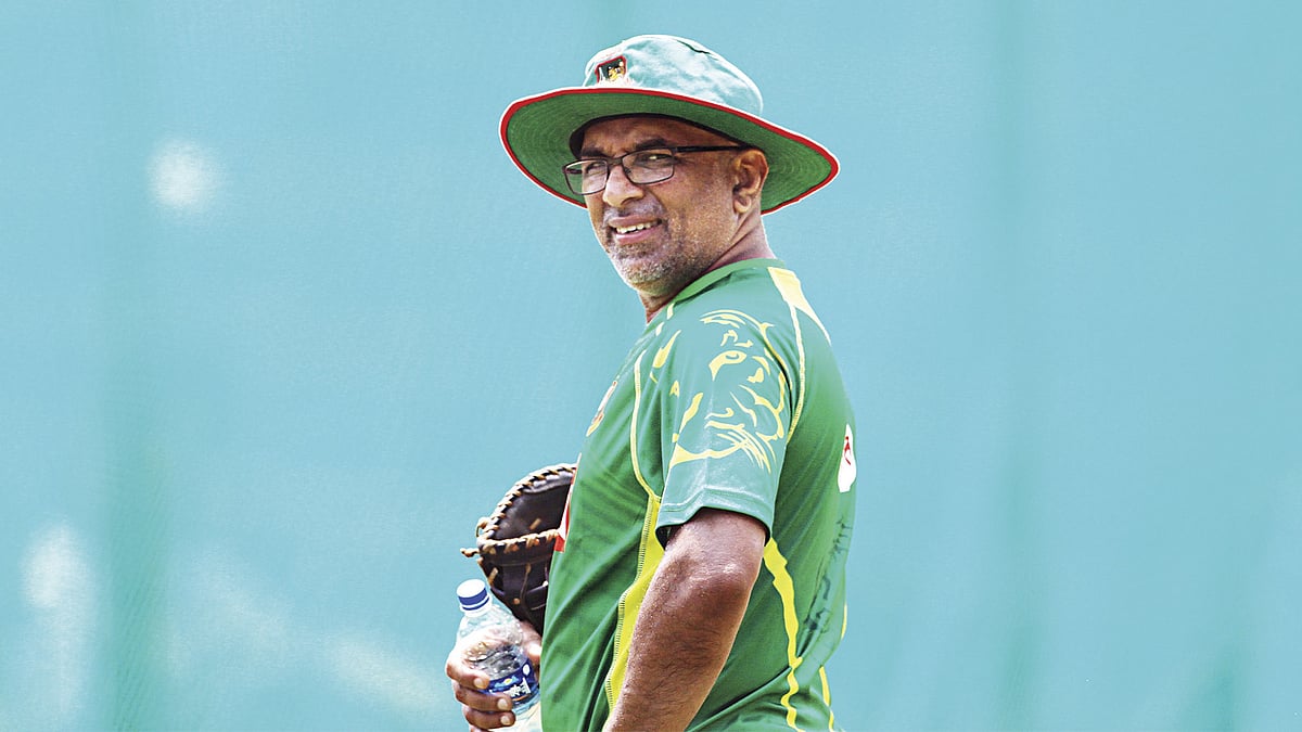 তবে কি শেষই হয়ে গেল হাথুরুসিংহের বাংলাদেশ-অধ্যায়! ছবি: প্রথম আলো