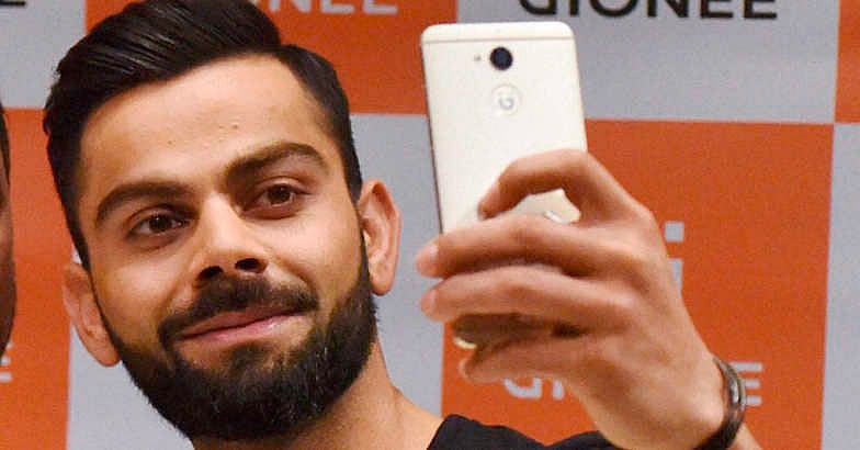 কোহলি নিজে একসময় বেশ সক্রিয় ছিলেন সামাজিক যোগাযোগের মাধ্যমগুলোতে। ফাইল ছবি