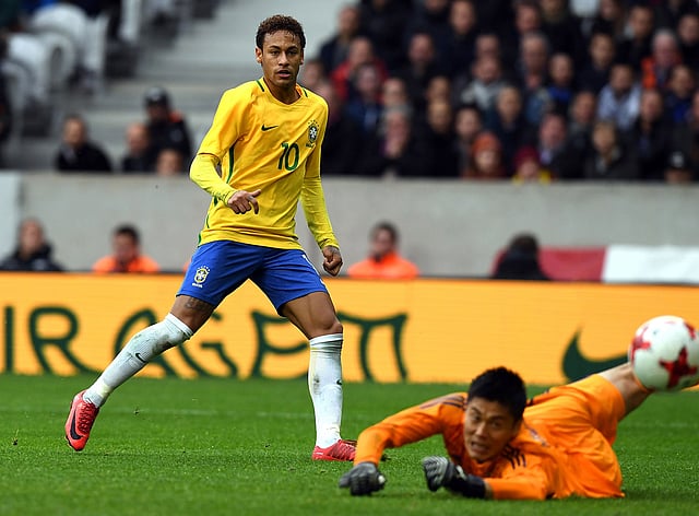 পেনাল্টি থেকে আগে গোল পেলেও আর পারলেন না নেইমার। ছবি: এএফপি