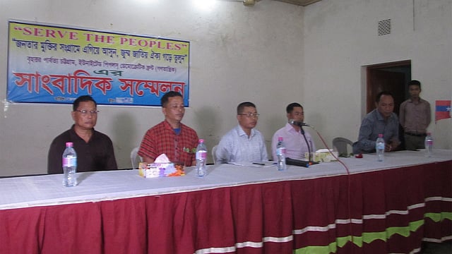পার্বত্য চট্টগ্রামের আঞ্চলিক দল ইউপিডিএফ ভেঙে নতুন গঠন হওয়া দলটির সংবাদ সম্মেলন। খাগড়াছড়ি, ১৫ নভেম্বর। ছবি: প্রথম আলো