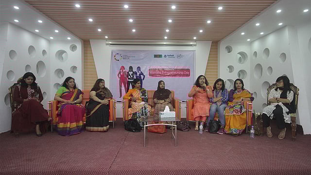ঢাকায় নারী উদ্যোক্তাদের এক সমাবেশের মাধ্যমে আন্তর্জাতিক নারী উদ্যোক্তা দিবস-২০১৭ পালিত হয়। ছবি: সংগৃহীত।