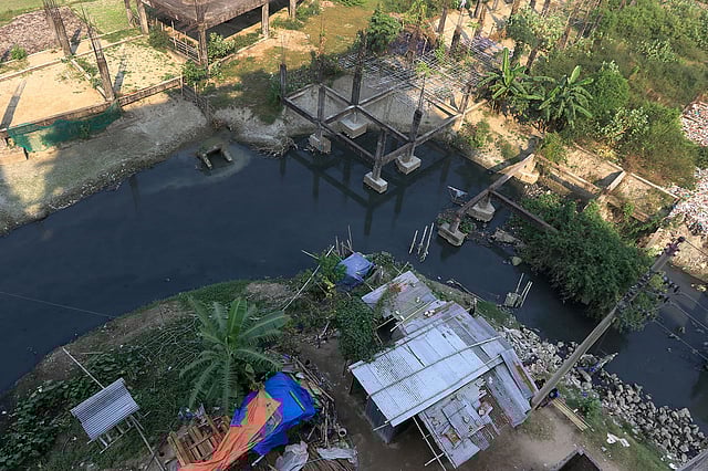 সরকারি প্রকল্পের চাপে চ্যাপ্টা বাউনিয়া খাল