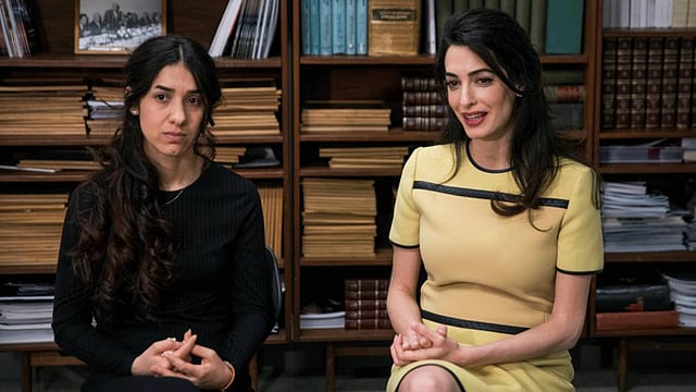 জাতিসংঘের সদর দপ্তরে এক বিশেষ সাক্ষাৎকারে নাদিয়া মুরাদ (বামে) ও আন্তর্জাতিক মানবাধিকারবিষয়ক আইনজীবী আমাল ক্লুনি। ফাইল ছবি: রয়টার্স