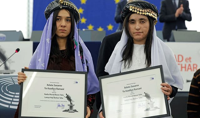 শাখারভ পুরস্কার-২০১৬ হাতে ইয়াজিদি নারী নাদিয়া মুরাদ ও লামিয়া আজি বাশার। ফাইল ছবি: রয়টার্স