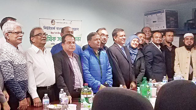 সাধারণ সভায় প্রেসক্লাবের নবনির্বাচিত কমিটির সদস্যরাসহ অতিথিরা