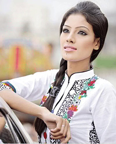 মুখের ত্বকের চেয়েও নাজুক ঠোঁট। এ সময় চাই বাড়তি যত্ন। ছবি: প্রথম আলো