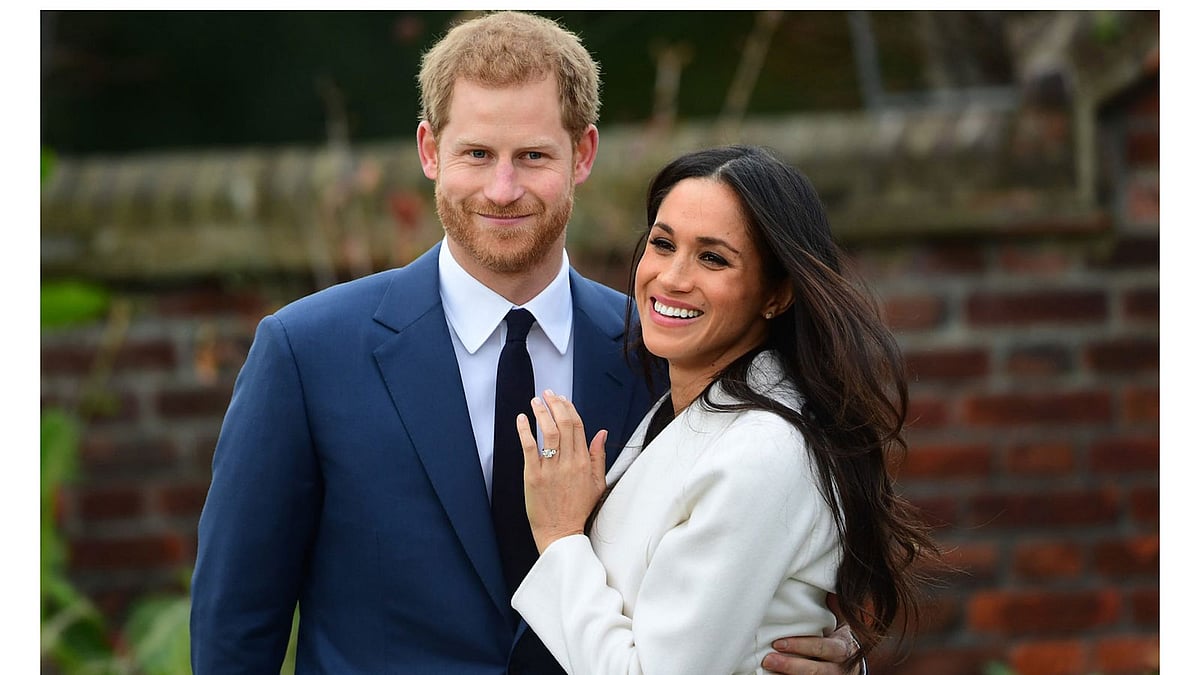 মেগান মার্কলের সঙ্গে অন্তরঙ্গ মুহূর্তে প্রিন্স হ্যারি। ছবি: টেলিগ্রাফ