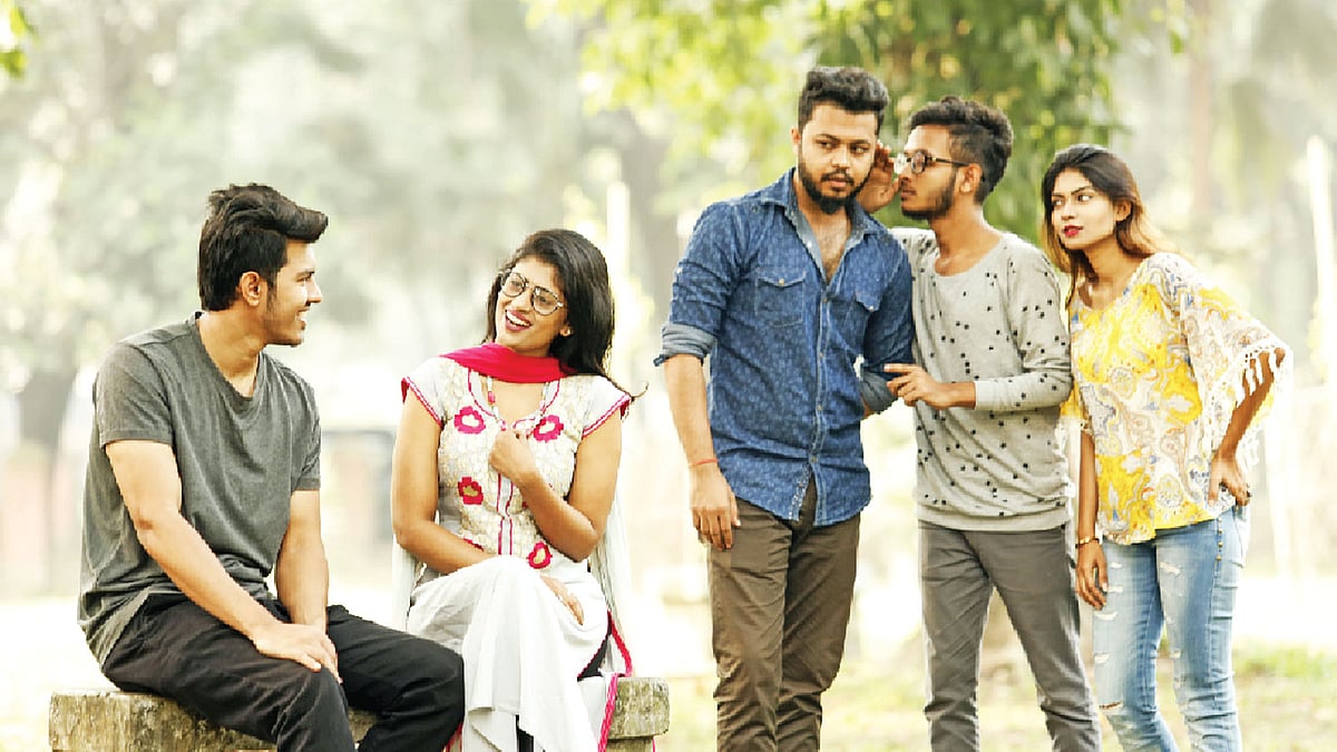 পরচর্চা করলে অন্যরাও বন্ধু ভাবে না। মডেল: বাপ্পী, সারাকা, সজীব, রবি ও মৌসুমী। ছবি: সুমন ইউসুফ