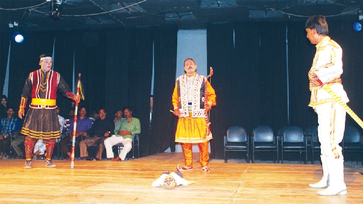 রুহিয়া আজাদ মেলায় চলছে যাত্রা প্রদর্শনী