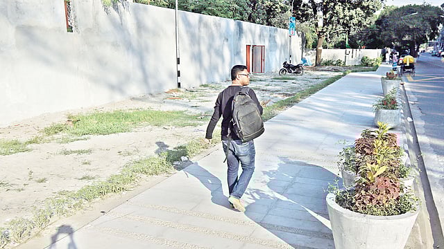 মোনায়েম খানের বাড়ির সামনের বর্তমান চিত্র