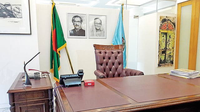 মেয়র আনিসুল হকের শূন্য চেয়ার। সর্বশেষ গত ২৭ জুলাই এই চেয়ারে বসে কাজ করেছিলেন তিনি l ছবি: প্রথম আলো