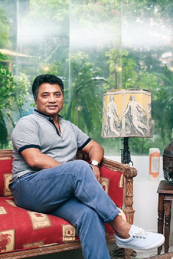 স্নিকার পরতেন িকন্তু মোজা পরতেন না