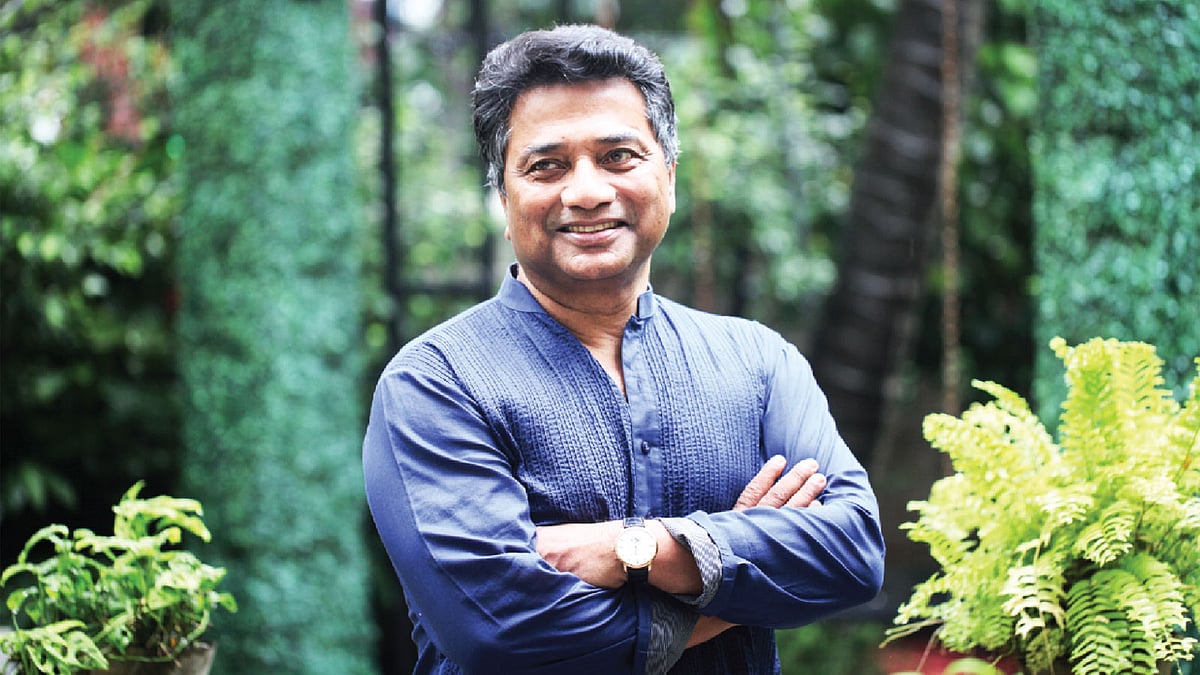 নীল ছিল মেয়র আনিসুল হকের প্রিয় রং। ছবি: খালেদ সরকার