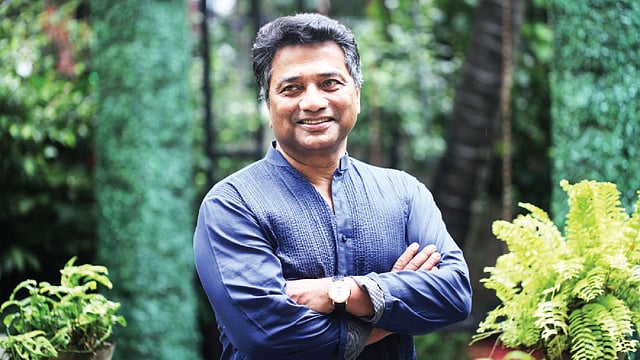 নীল ছিল মেয়র আনিসুল হকের প্রিয় রং। ছবি: খালেদ সরকার