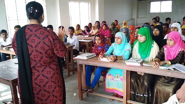 ট্রাস্টের প্রধান পরিচালন কর্মকর্তা শিক্ষার্থীদের সাথে সার্বিক বিষয়ে কথা বলছেন।