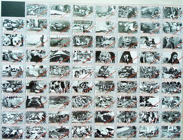 মুক্তিযুদ্ধে পাকিস্তানি বাহিনীর গণহত্যা ও যুদ্ধাপরাধ নিয়ে ডাক বিভাগের ৭১টি স্মারক ডাকটিকিট। ছবি: অ্যালবাম থেকে নেওয়া