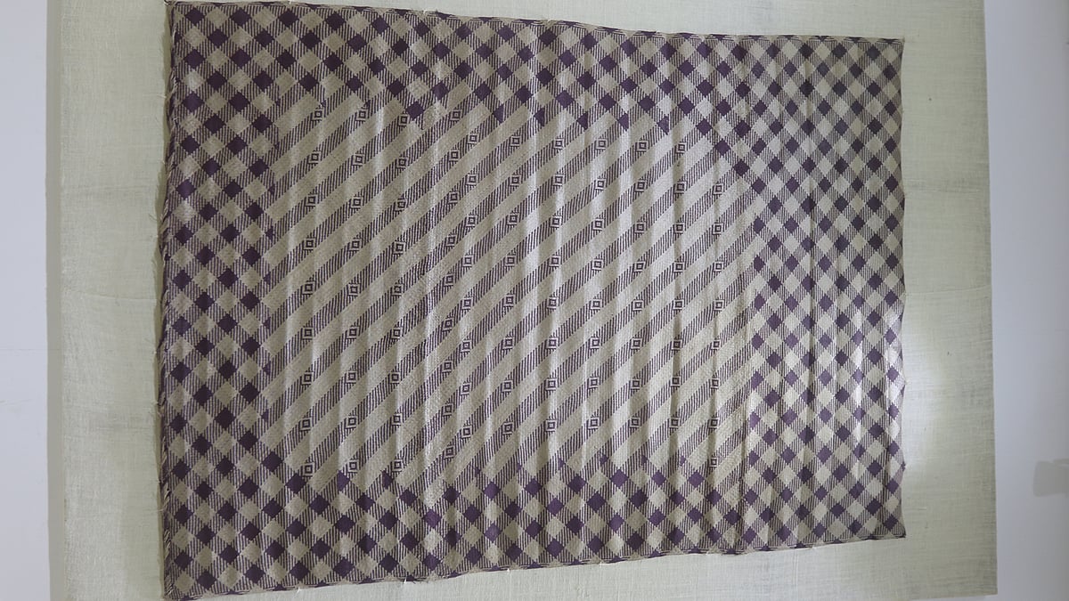 রাজধানীর জাতীয় জাদুঘরের নলিনীকান্ত ভট্টশালী গ্যালারিতে শীতলপাটির বিশেষ প্রদর্শনী চলছে। সাম্প্রতিক ছবি। ছবি: আবদুস সালাম