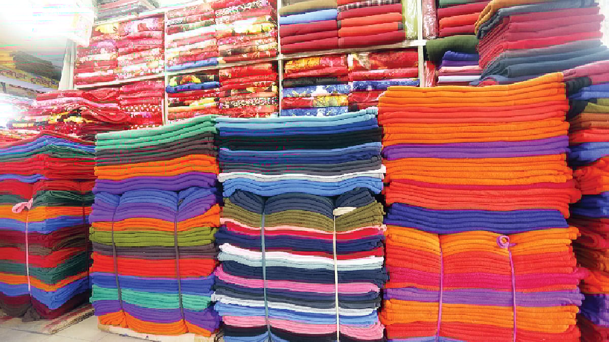 শীত আসছে, তাই খোঁজখবর শুরু হয়েছে লেপ-কম্বলের।