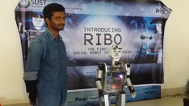 বাংলাদেশে তৈরি রোবট রিবো