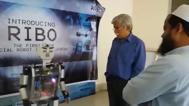বাংলাদেশে তৈরি রোবট রিবো