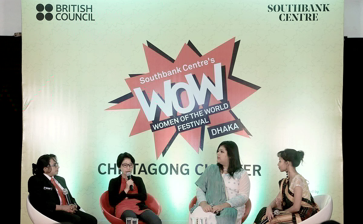 উইমেন অব দ্য ওয়ার্ল্ড (ওয়াও) ঢাকা-এর অংশ হিসেবে সম্প্রতি চট্টগ্রামের পাবলিক লাইব্রেরিতে আন্তর্জাতিক একটি অনুষ্ঠানের আয়োজন করা হয়। ছবি: বিজ্ঞপ্তি