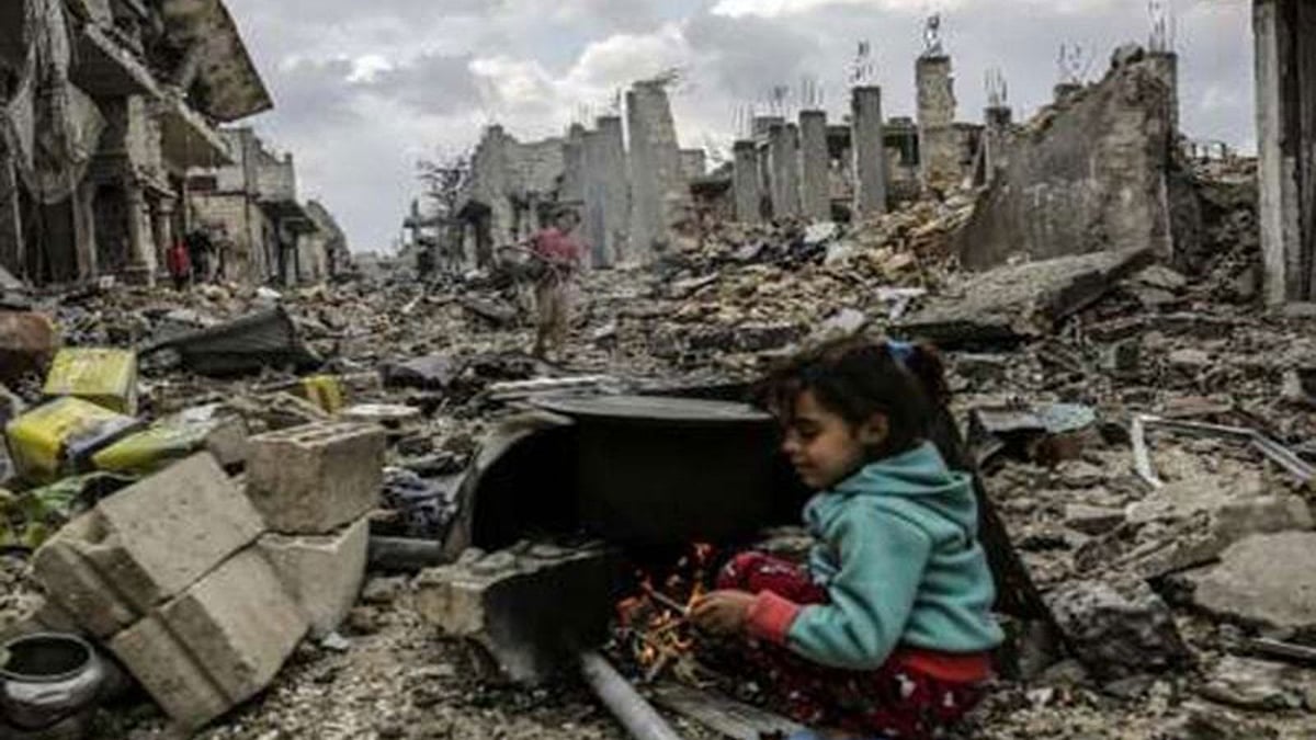 জাতিসংঘ বলছে, যুদ্ধের কারণে ইয়েমেনের জনগণের দুই-তৃতীয়াংশ মানবেতর জীবন যাপন করছে। মারাত্মক ঝুঁকিতে রয়েছে নারী ও শিশুরা। ছবি: এএফপি